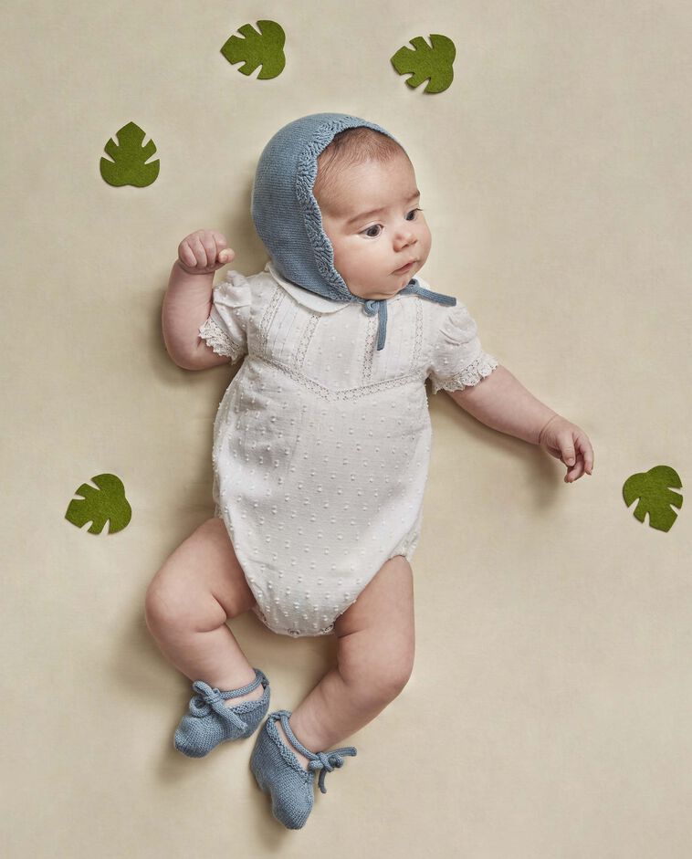 Babygrow com fitas bordadas branco/a