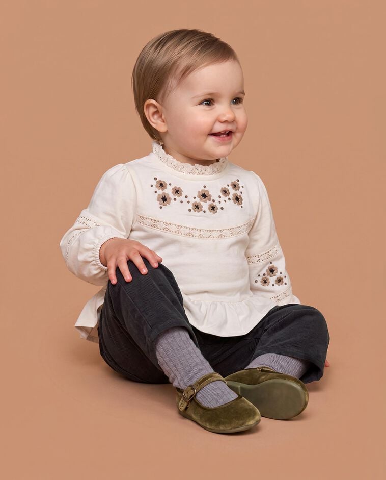 T-shirt blanc avec broderies b&eacute;b&eacute;