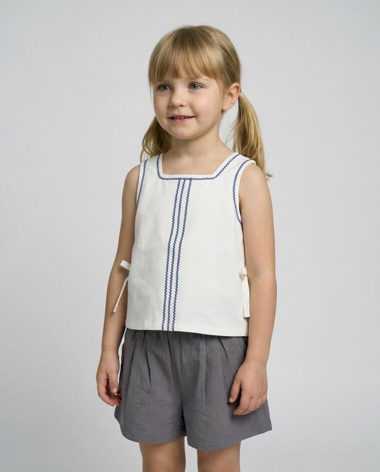 T-shirt com la&ccedil;os branco/a